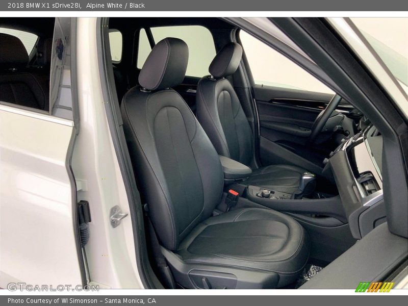 Alpine White / Black 2018 BMW X1 sDrive28i