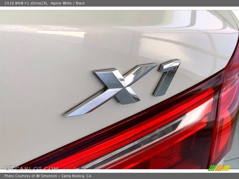 Alpine White / Black 2018 BMW X1 sDrive28i