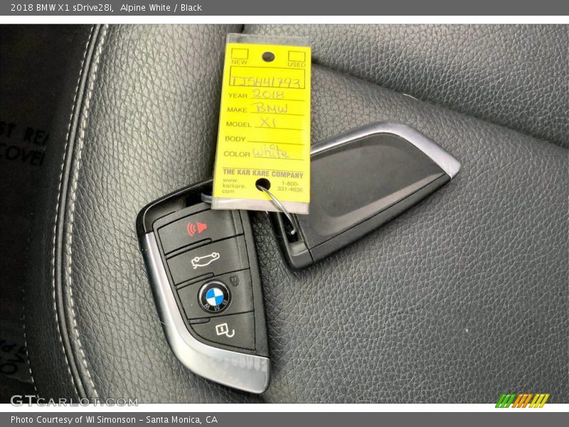 Alpine White / Black 2018 BMW X1 sDrive28i