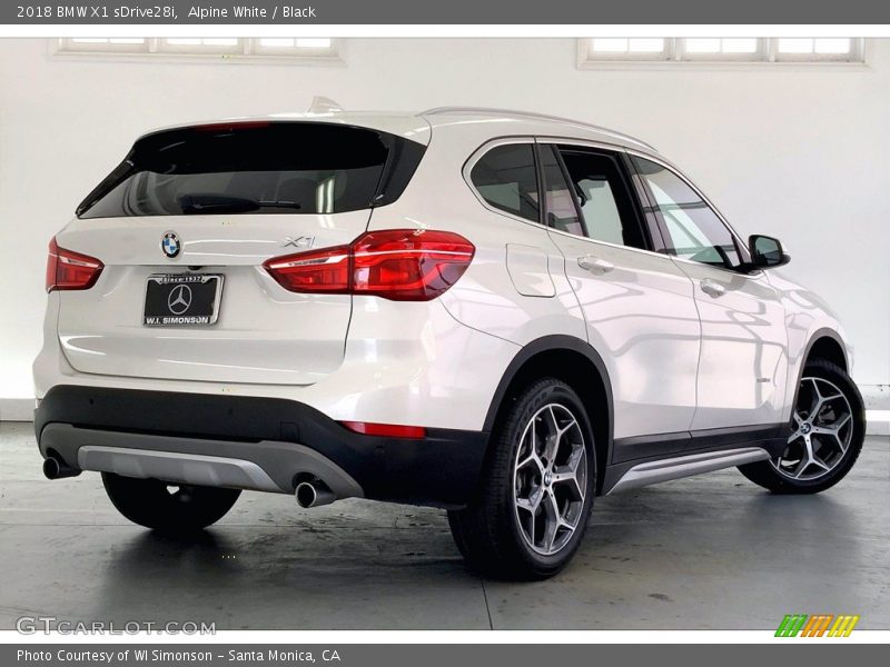 Alpine White / Black 2018 BMW X1 sDrive28i