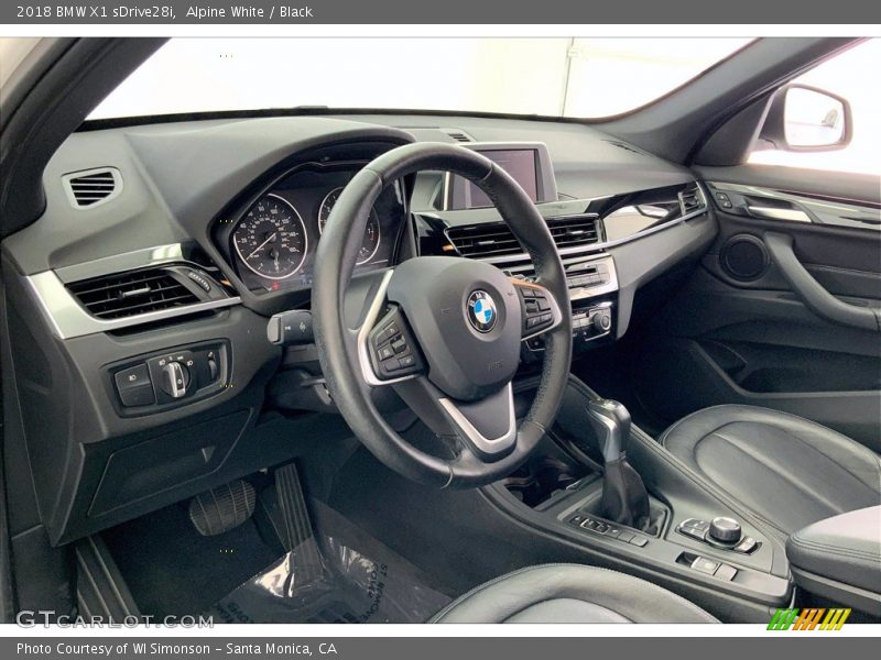 Alpine White / Black 2018 BMW X1 sDrive28i