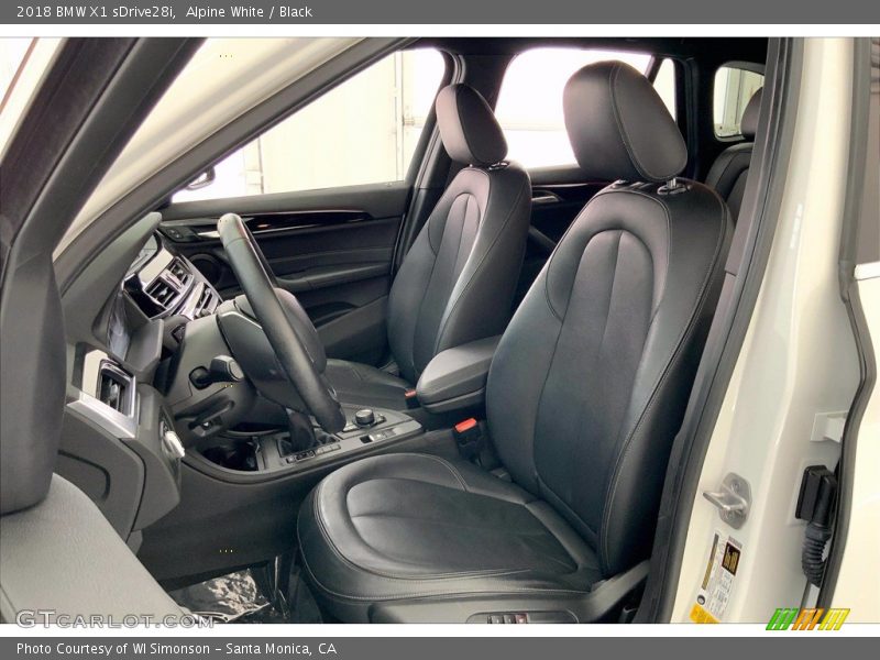 Alpine White / Black 2018 BMW X1 sDrive28i