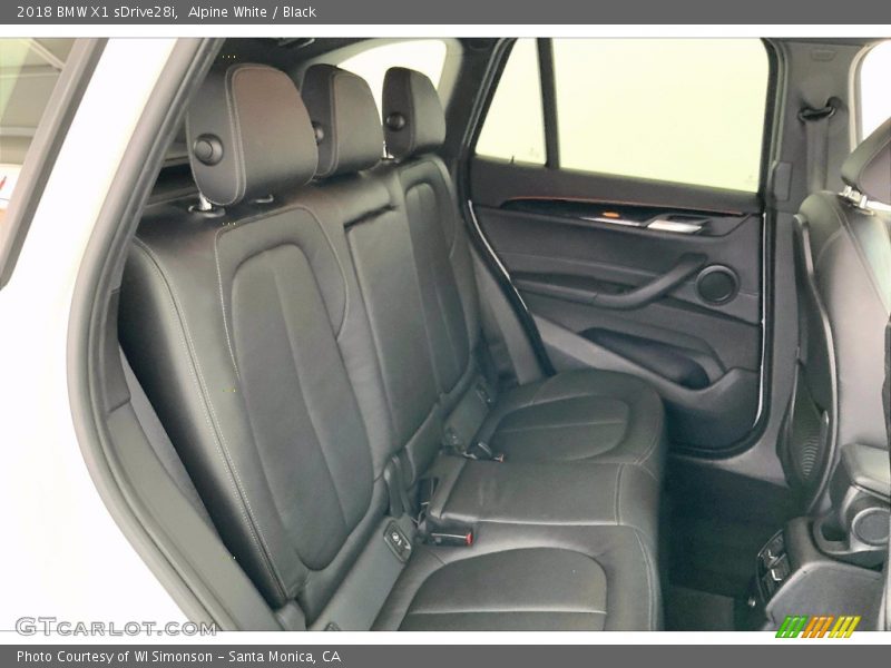 Alpine White / Black 2018 BMW X1 sDrive28i