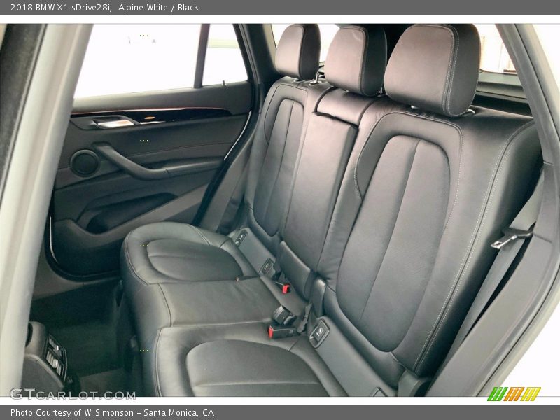Alpine White / Black 2018 BMW X1 sDrive28i