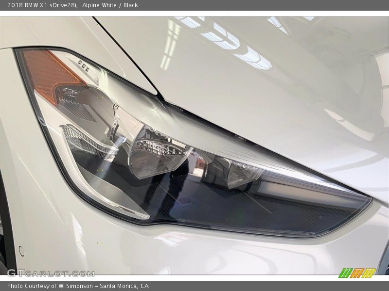 Alpine White / Black 2018 BMW X1 sDrive28i