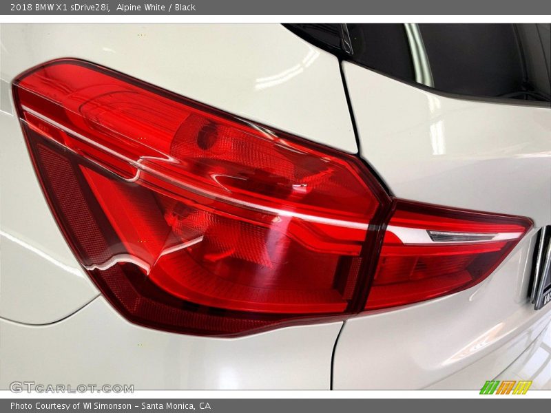 Alpine White / Black 2018 BMW X1 sDrive28i