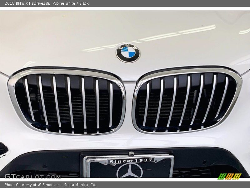 Alpine White / Black 2018 BMW X1 sDrive28i
