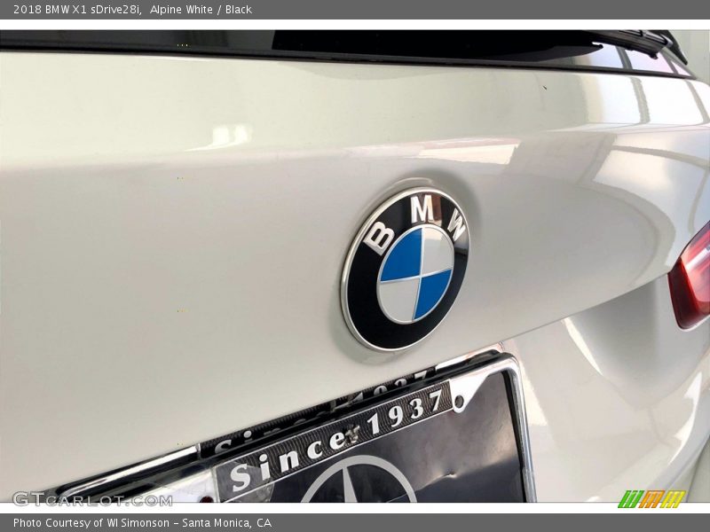 Alpine White / Black 2018 BMW X1 sDrive28i