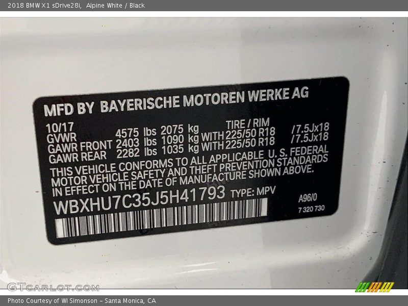 Alpine White / Black 2018 BMW X1 sDrive28i