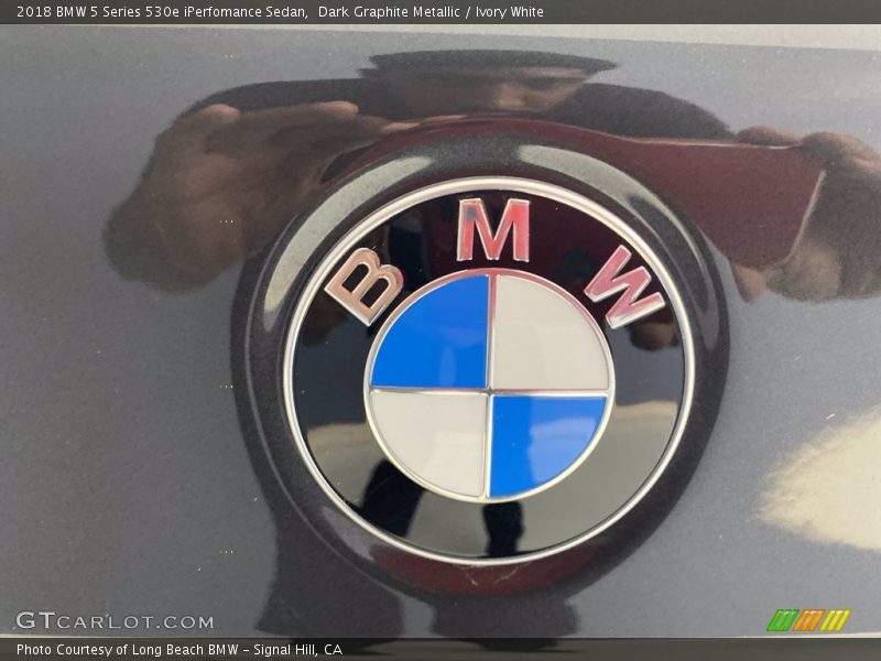 Dark Graphite Metallic / Ivory White 2018 BMW 5 Series 530e iPerfomance Sedan