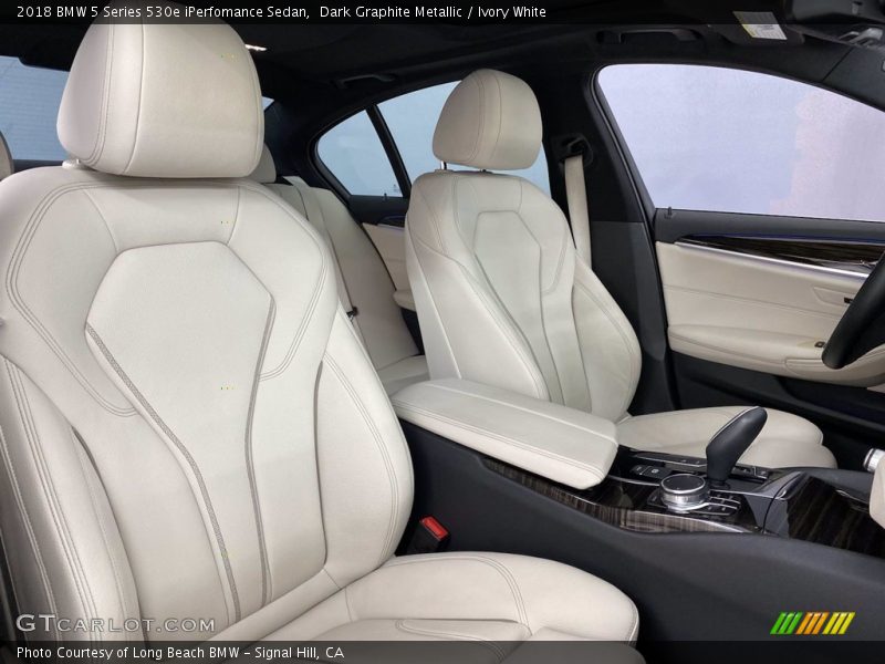 Dark Graphite Metallic / Ivory White 2018 BMW 5 Series 530e iPerfomance Sedan