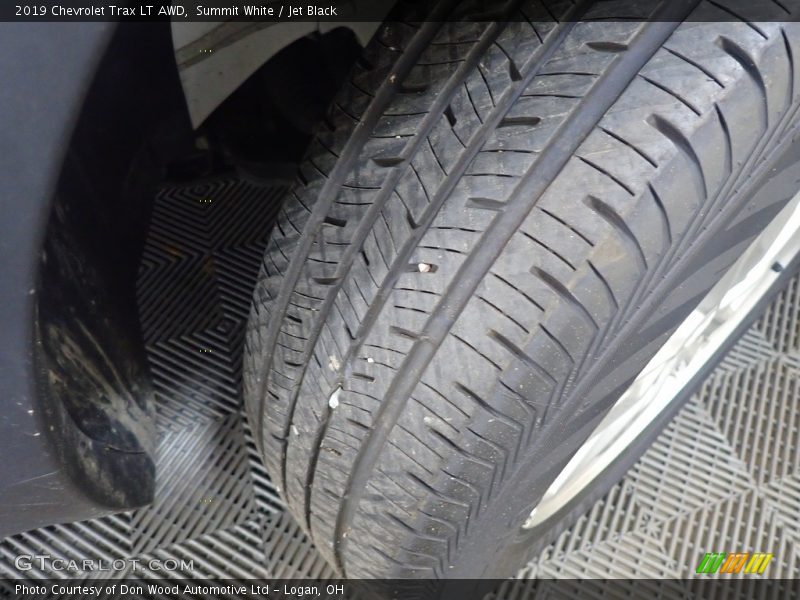 Summit White / Jet Black 2019 Chevrolet Trax LT AWD