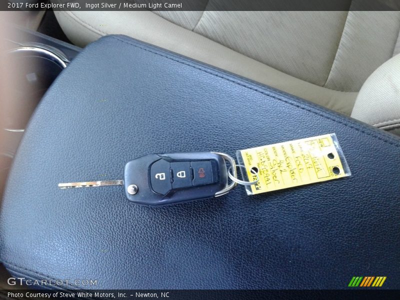 Ingot Silver / Medium Light Camel 2017 Ford Explorer FWD