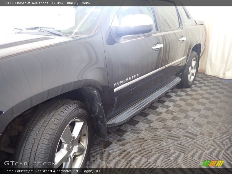 Black / Ebony 2012 Chevrolet Avalanche LTZ 4x4