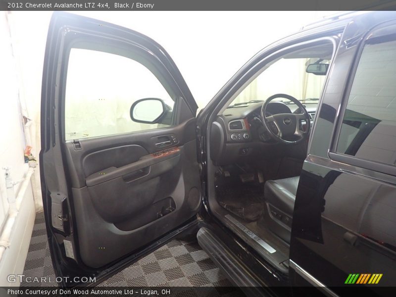 Black / Ebony 2012 Chevrolet Avalanche LTZ 4x4