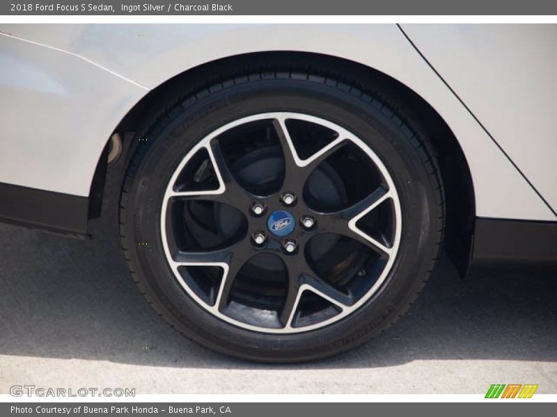 Ingot Silver / Charcoal Black 2018 Ford Focus S Sedan