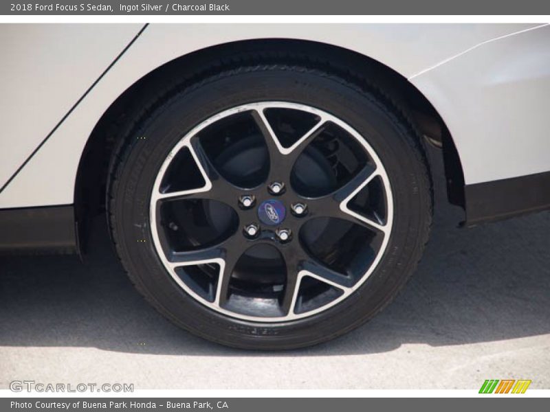 Ingot Silver / Charcoal Black 2018 Ford Focus S Sedan
