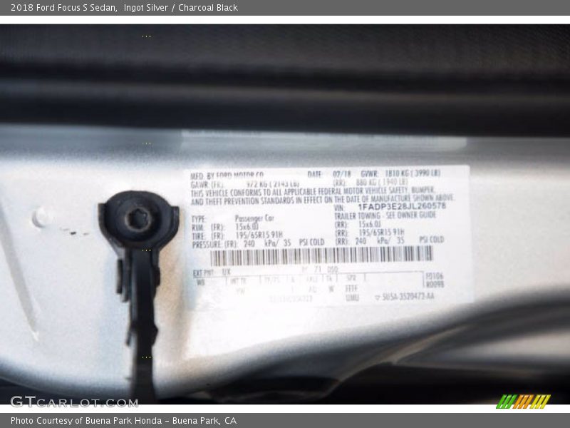 Ingot Silver / Charcoal Black 2018 Ford Focus S Sedan