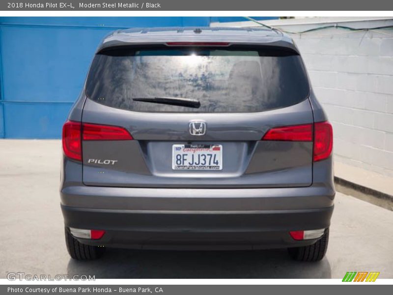 Modern Steel Metallic / Black 2018 Honda Pilot EX-L