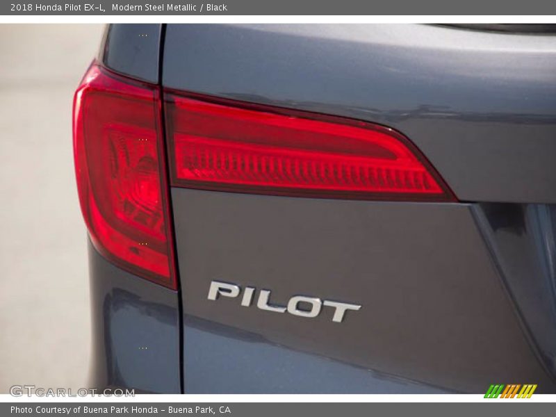 Modern Steel Metallic / Black 2018 Honda Pilot EX-L