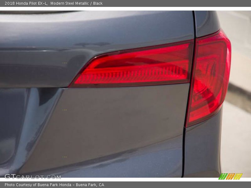 Modern Steel Metallic / Black 2018 Honda Pilot EX-L