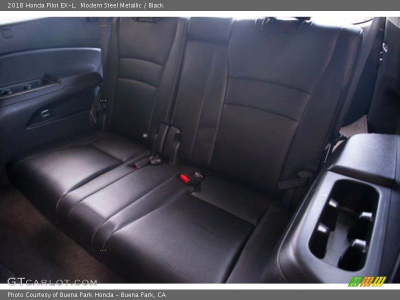 Modern Steel Metallic / Black 2018 Honda Pilot EX-L
