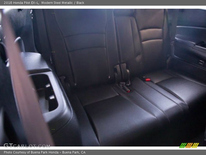 Modern Steel Metallic / Black 2018 Honda Pilot EX-L