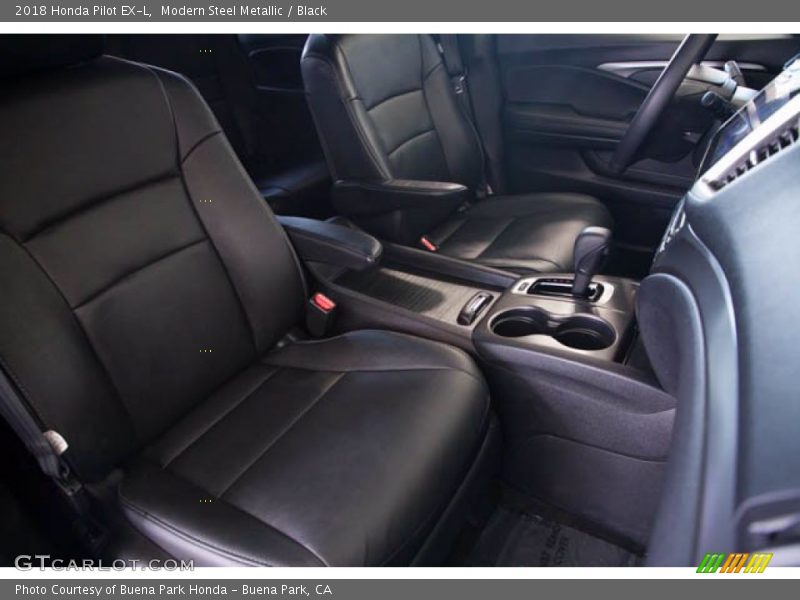 Modern Steel Metallic / Black 2018 Honda Pilot EX-L