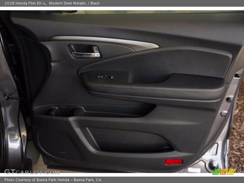Modern Steel Metallic / Black 2018 Honda Pilot EX-L