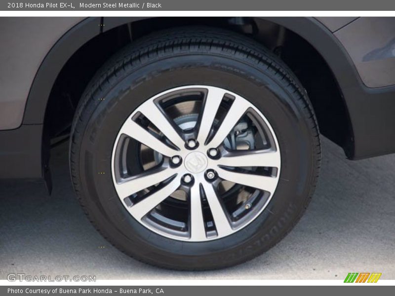 Modern Steel Metallic / Black 2018 Honda Pilot EX-L