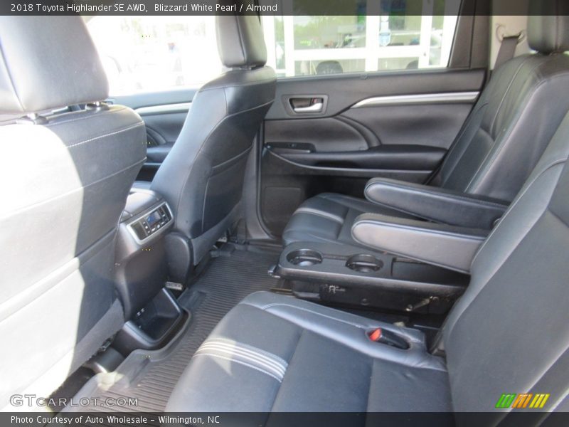 Blizzard White Pearl / Almond 2018 Toyota Highlander SE AWD