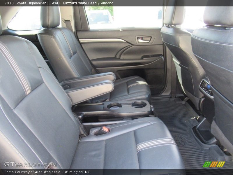 Blizzard White Pearl / Almond 2018 Toyota Highlander SE AWD
