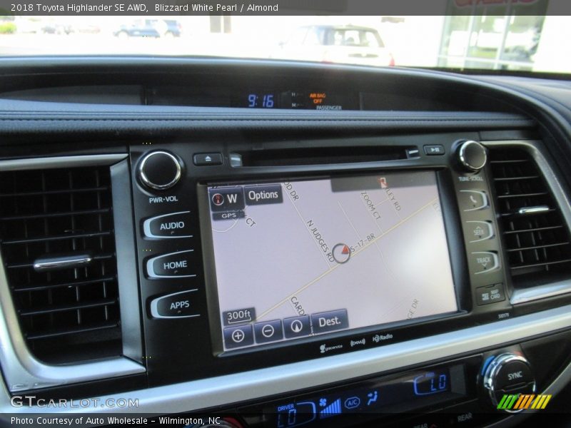 Blizzard White Pearl / Almond 2018 Toyota Highlander SE AWD