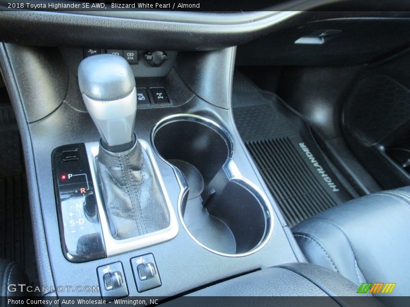 Blizzard White Pearl / Almond 2018 Toyota Highlander SE AWD