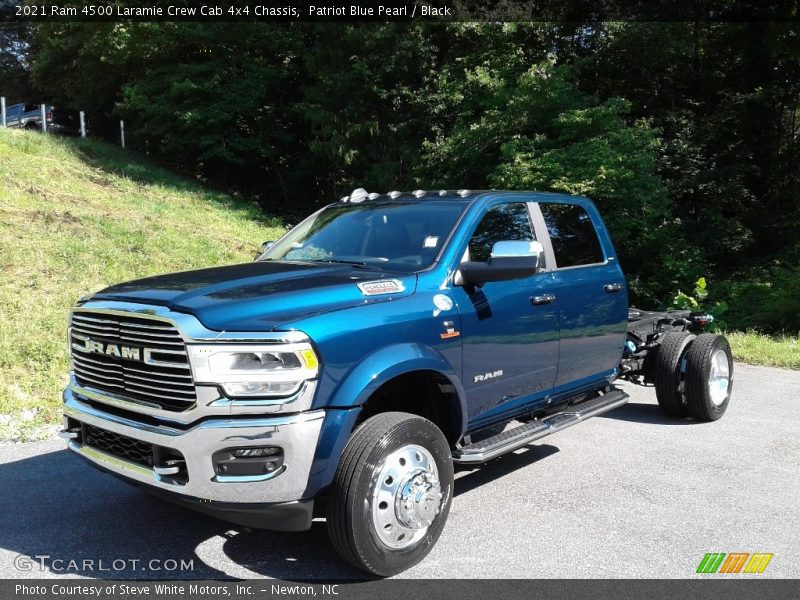 Front 3/4 View of 2021 4500 Laramie Crew Cab 4x4 Chassis