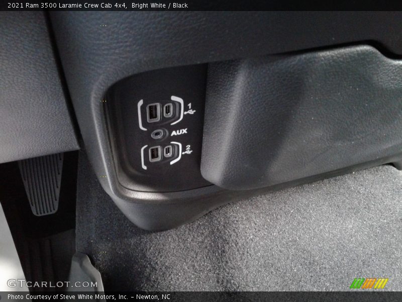 Bright White / Black 2021 Ram 3500 Laramie Crew Cab 4x4