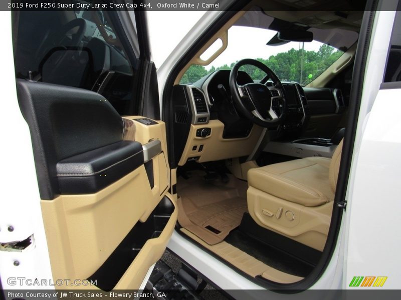 Oxford White / Camel 2019 Ford F250 Super Duty Lariat Crew Cab 4x4