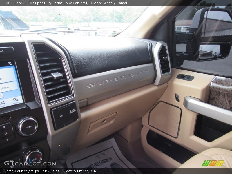 Oxford White / Camel 2019 Ford F250 Super Duty Lariat Crew Cab 4x4