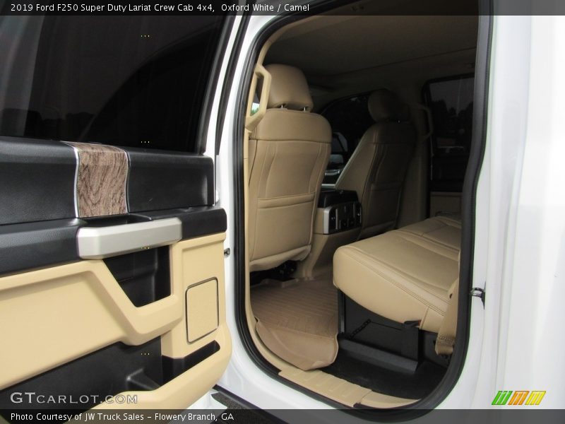Oxford White / Camel 2019 Ford F250 Super Duty Lariat Crew Cab 4x4