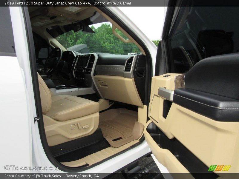 Oxford White / Camel 2019 Ford F250 Super Duty Lariat Crew Cab 4x4