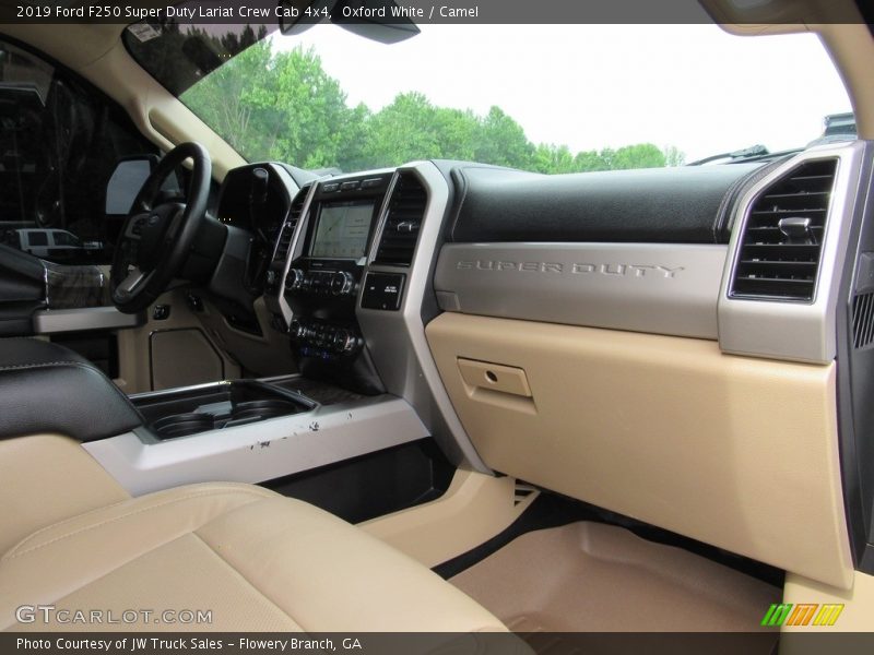 Oxford White / Camel 2019 Ford F250 Super Duty Lariat Crew Cab 4x4