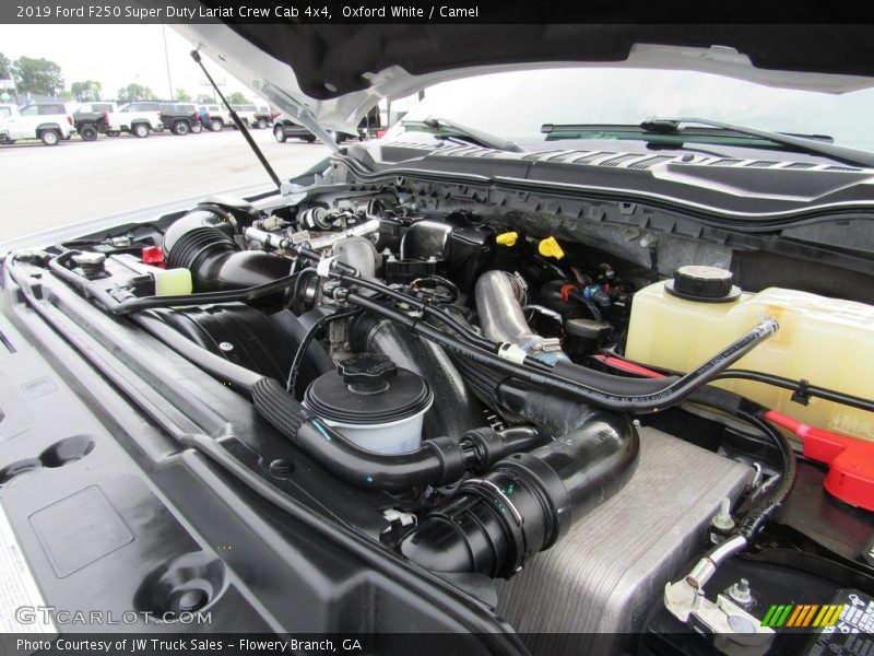 Oxford White / Camel 2019 Ford F250 Super Duty Lariat Crew Cab 4x4