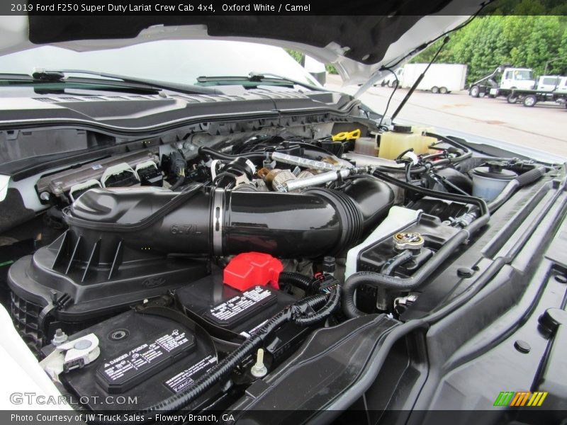Oxford White / Camel 2019 Ford F250 Super Duty Lariat Crew Cab 4x4