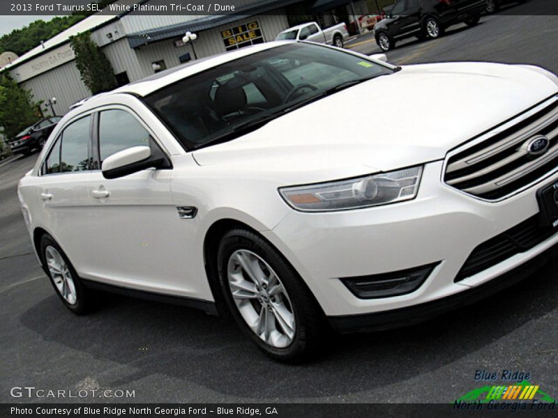 White Platinum Tri-Coat / Dune 2013 Ford Taurus SEL