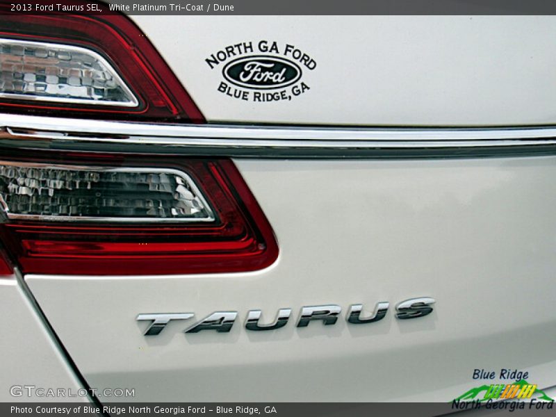 White Platinum Tri-Coat / Dune 2013 Ford Taurus SEL