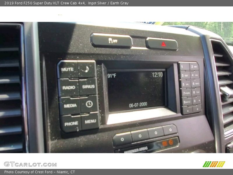Ingot Silver / Earth Gray 2019 Ford F250 Super Duty XLT Crew Cab 4x4