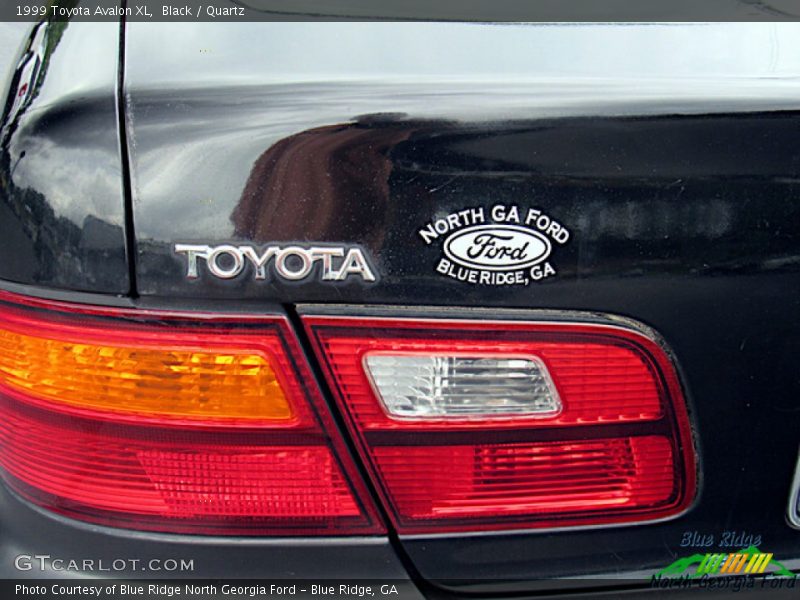 Black / Quartz 1999 Toyota Avalon XL