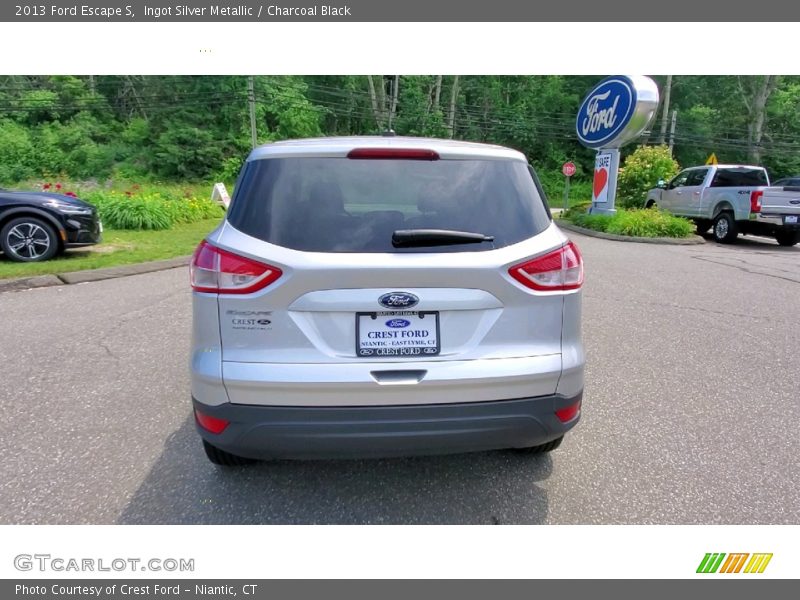 Ingot Silver Metallic / Charcoal Black 2013 Ford Escape S