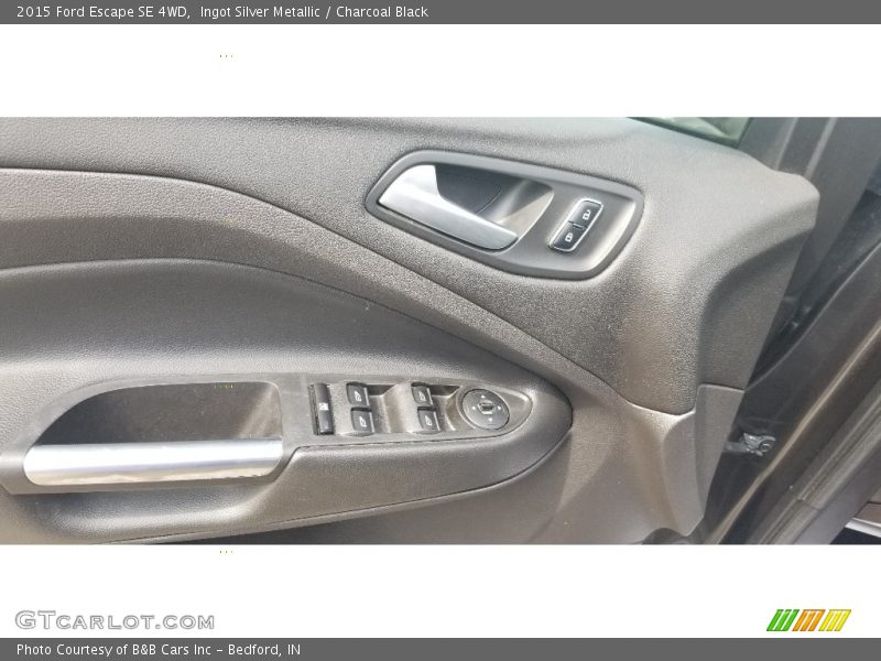Ingot Silver Metallic / Charcoal Black 2015 Ford Escape SE 4WD