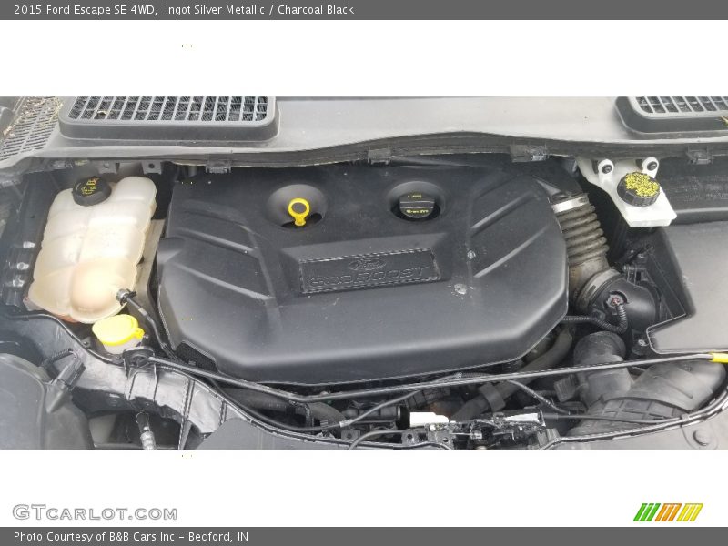 Ingot Silver Metallic / Charcoal Black 2015 Ford Escape SE 4WD